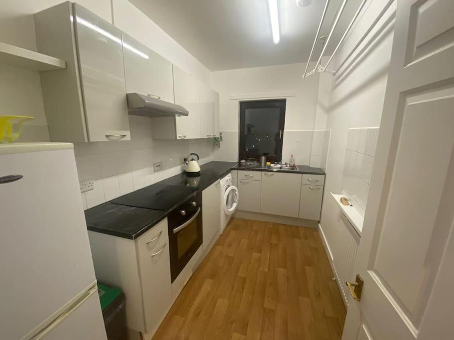 Steps Away From All The Action Edimburgo Exterior foto